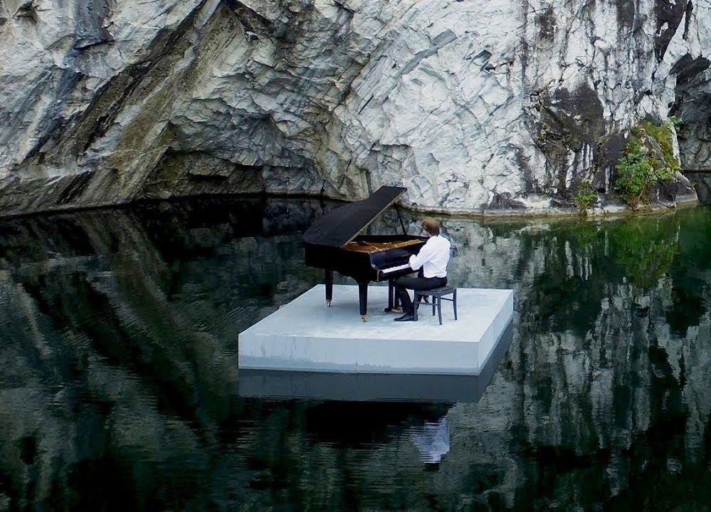 Пианист сыграет на рояле на петербургской свалке в поддержку экологии 