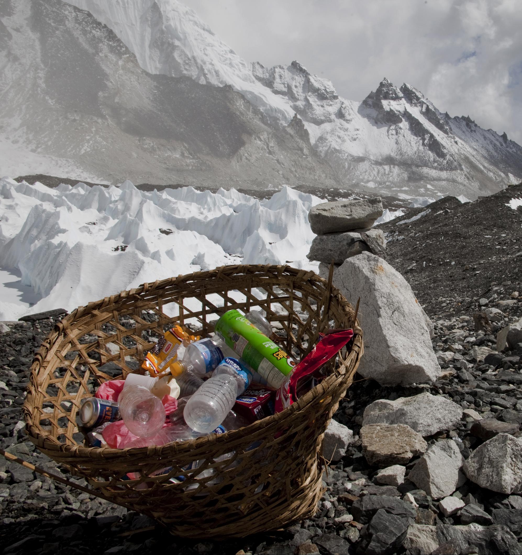 В районе Эвереста запретили одноразовый пластик