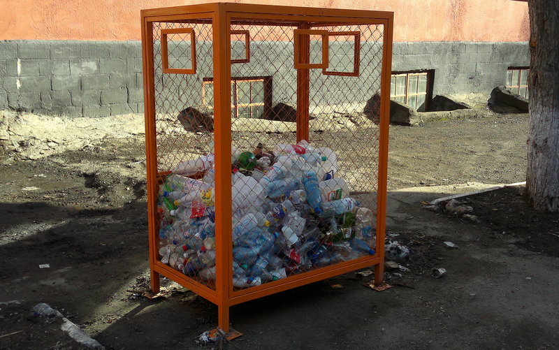 В пермских лесах установили контейнеры для пластика