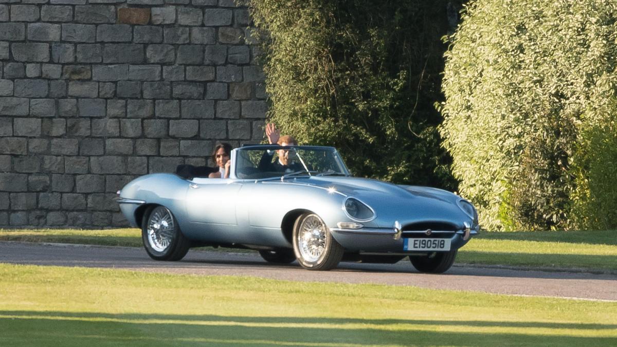 Принц Гарри и Меган Маркл уехали со свадьбы на электромобиле Jaguar E-Type