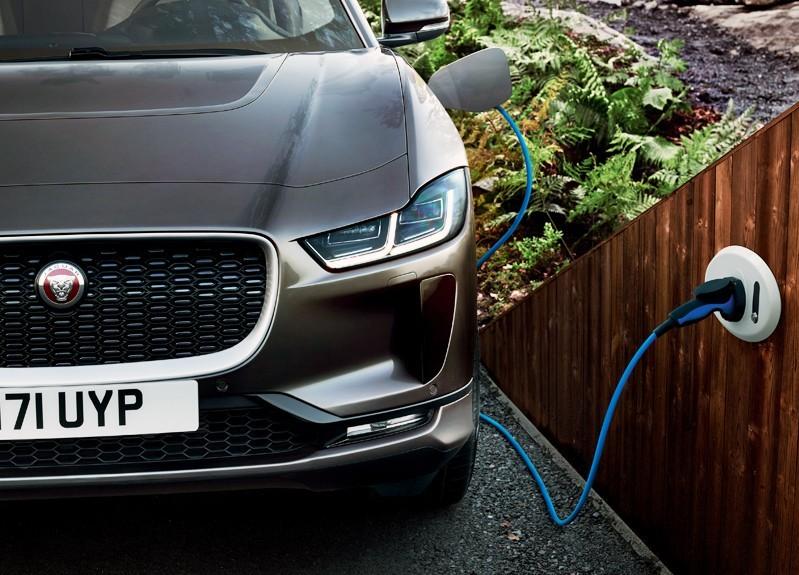 Jaguar планирует полностью отказаться от бензиновых и дизельных моторов