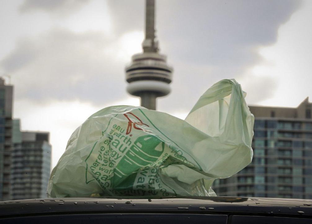 Торонто планирует отказаться от одноразового пластика
