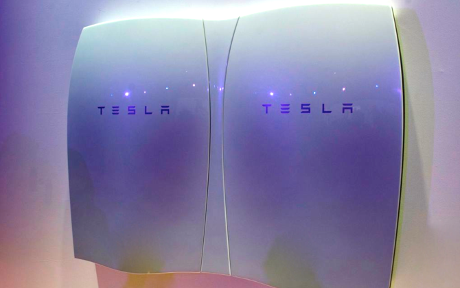 Tesla представила революционную домашнюю систему накопления энергии