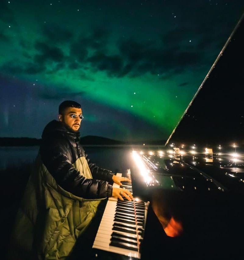 Видео дня: фортепианный концерт под сполохами Северного сияния