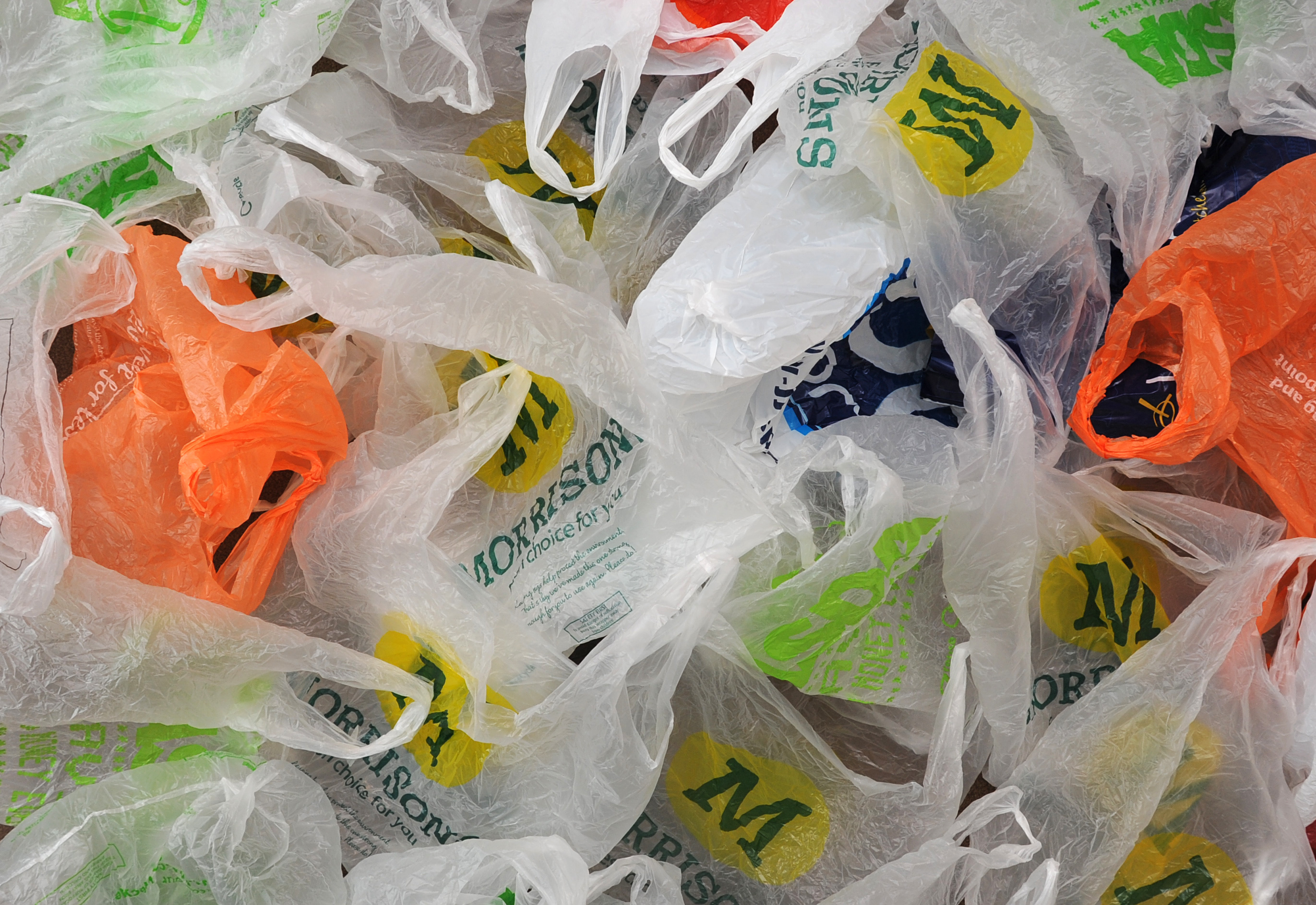 Пластиковые пакеты в супермаркетах Англии стали платными