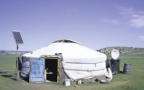 Монгольские юрты оснастили солнечными батареями