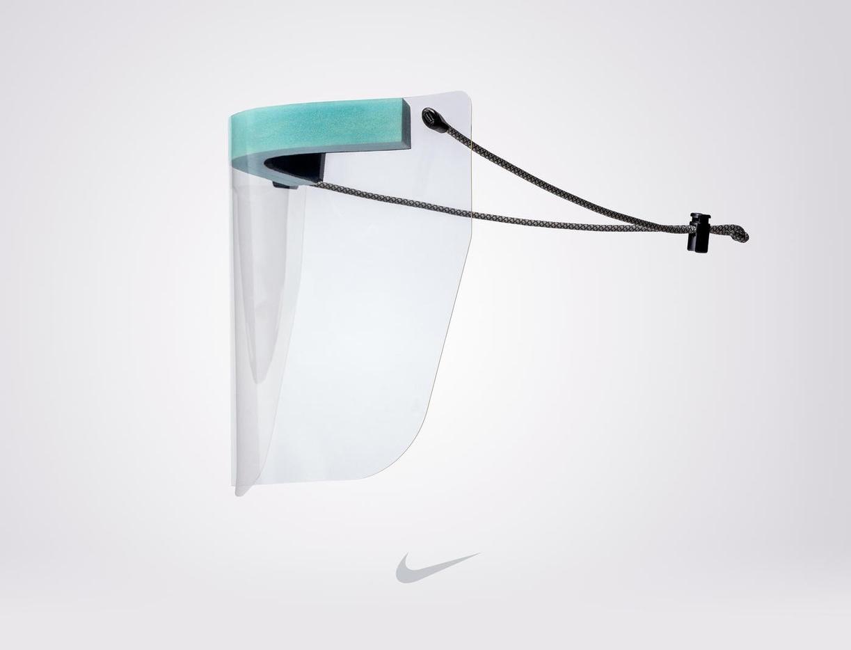 Переработка дня: защитные экраны для врачей из кроссовок Nike