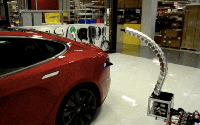 Tesla Motors представила автоматическую зарядку для электромобилей