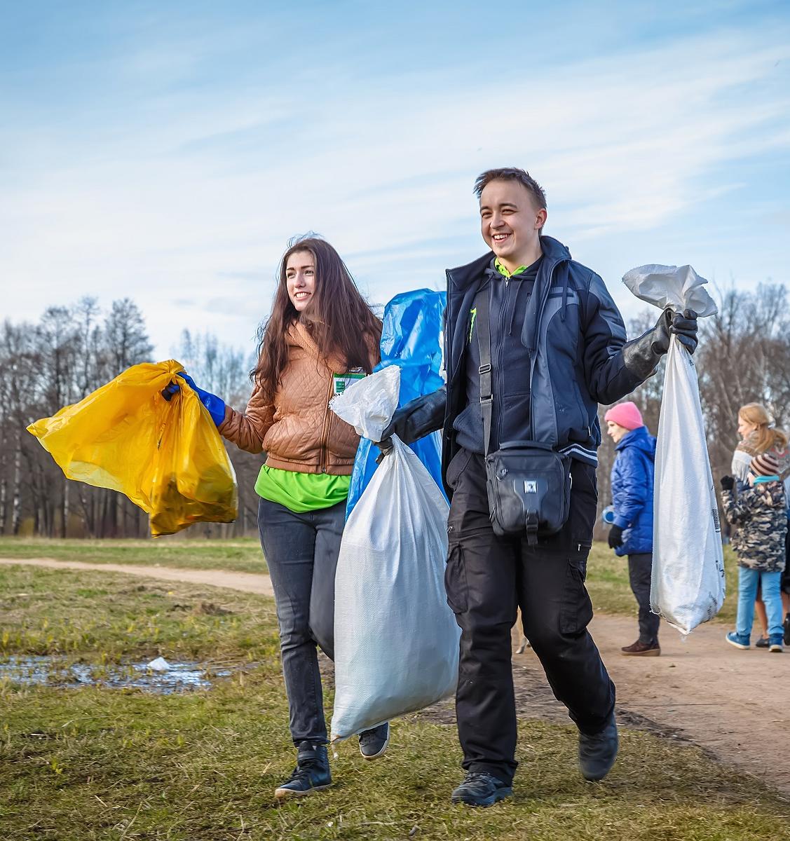 За несколько часов россияне очистят от мусора зеленые зоны в 24 регионах