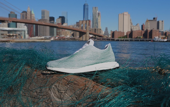 Adidas Group представила кроссовки из переработанного океанического мусора