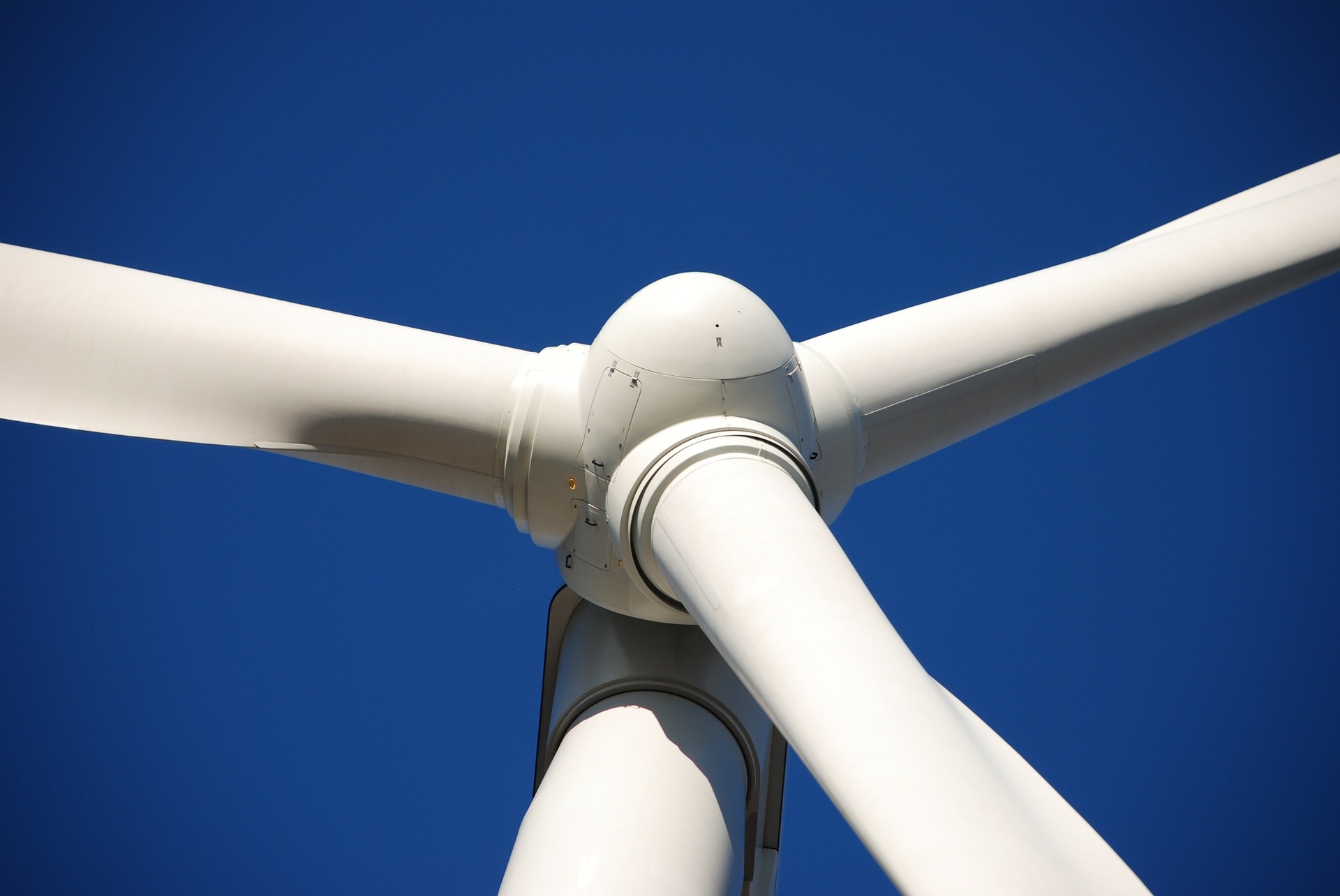 Ветряная ферма с самыми мощными турбинами в мире заработала в Британии