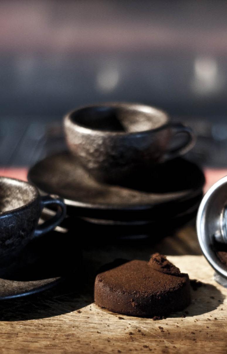 Переработка дня: Кофейные кружки и тамблеры из кофейной гущи 