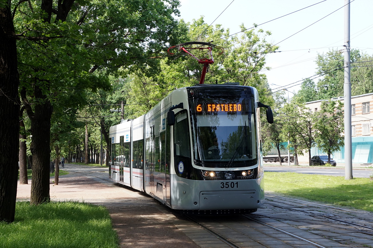 Собянин считает столичный общественный транспорт очень экологичным