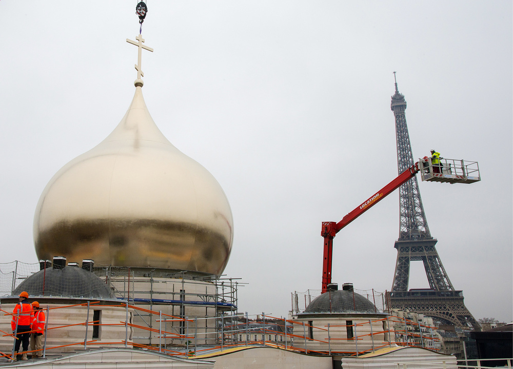 Православный храм в Париже оборудуют солнечными батареями