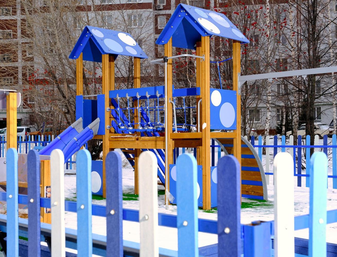 В России появляется все больше детских площадок из переработанного пластика