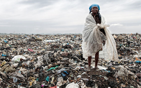 «Коммерсант» отпраздновал День эколога фотографиями свалок