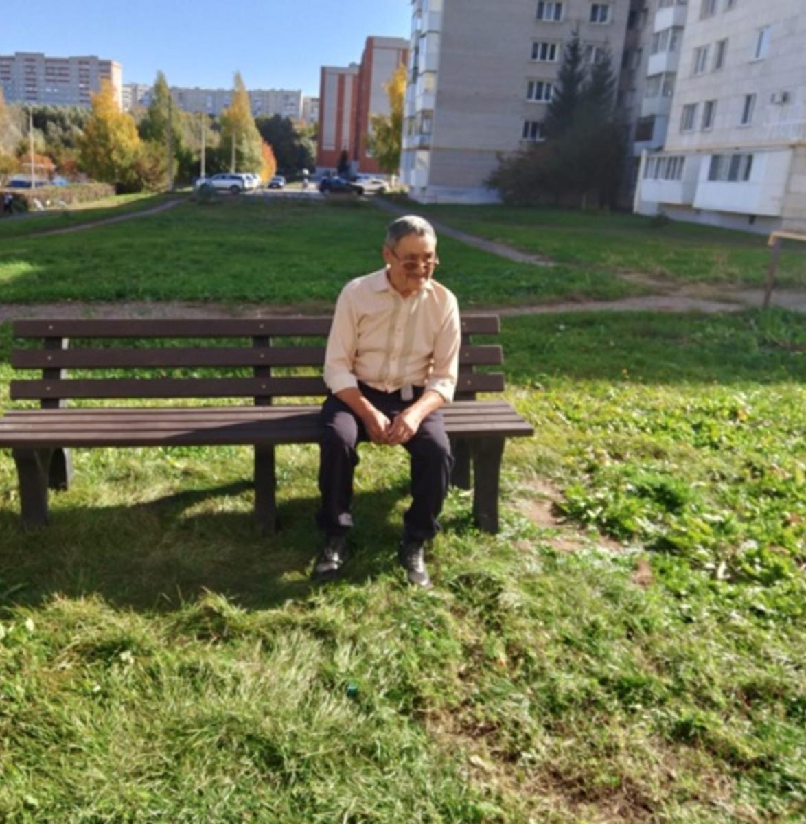 Скамейкой из вторсырья обзавелся один из городов Башкирии 