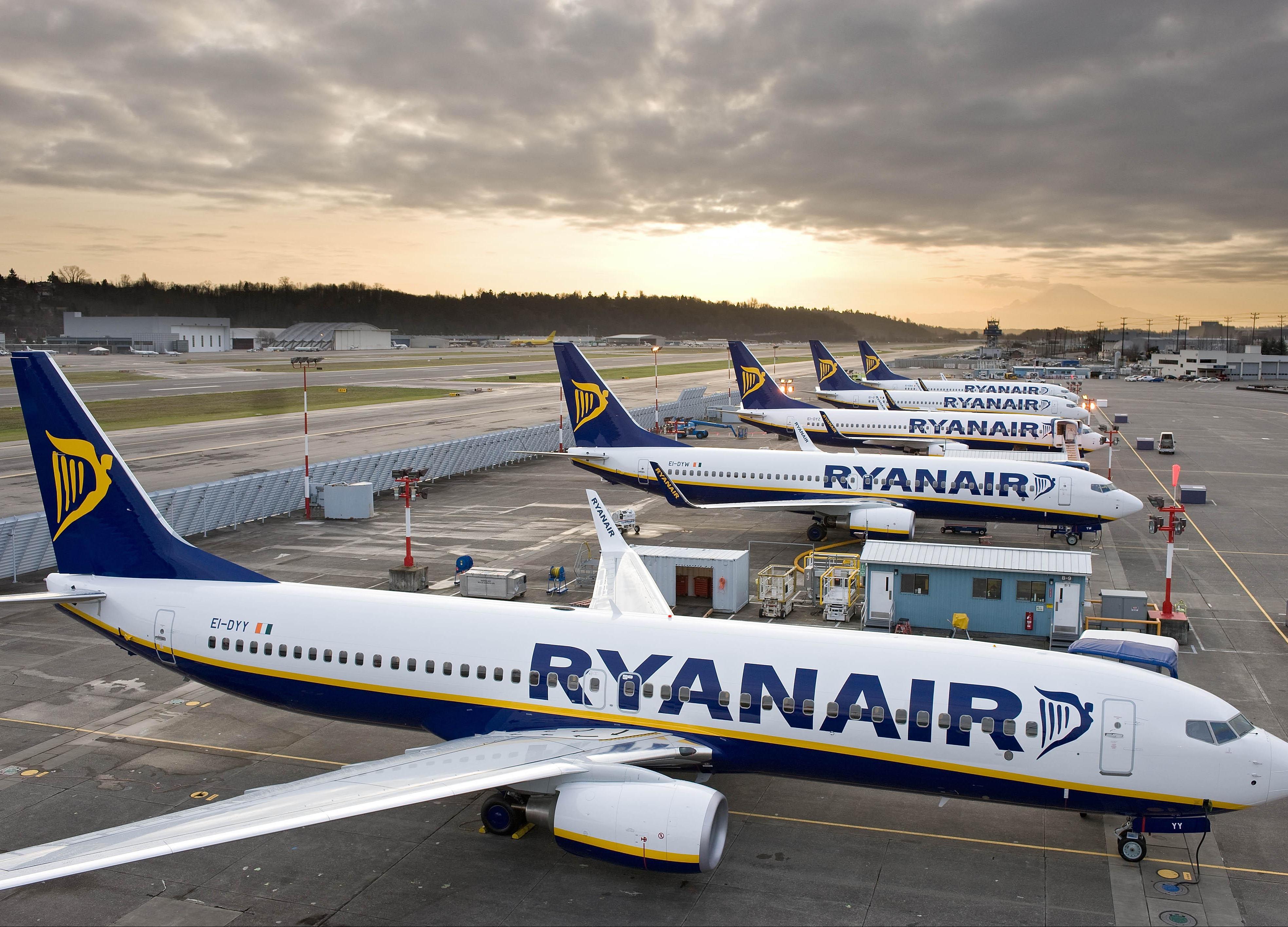 Лоукостер Ryanair откажется от пластика на борту к 2023 году