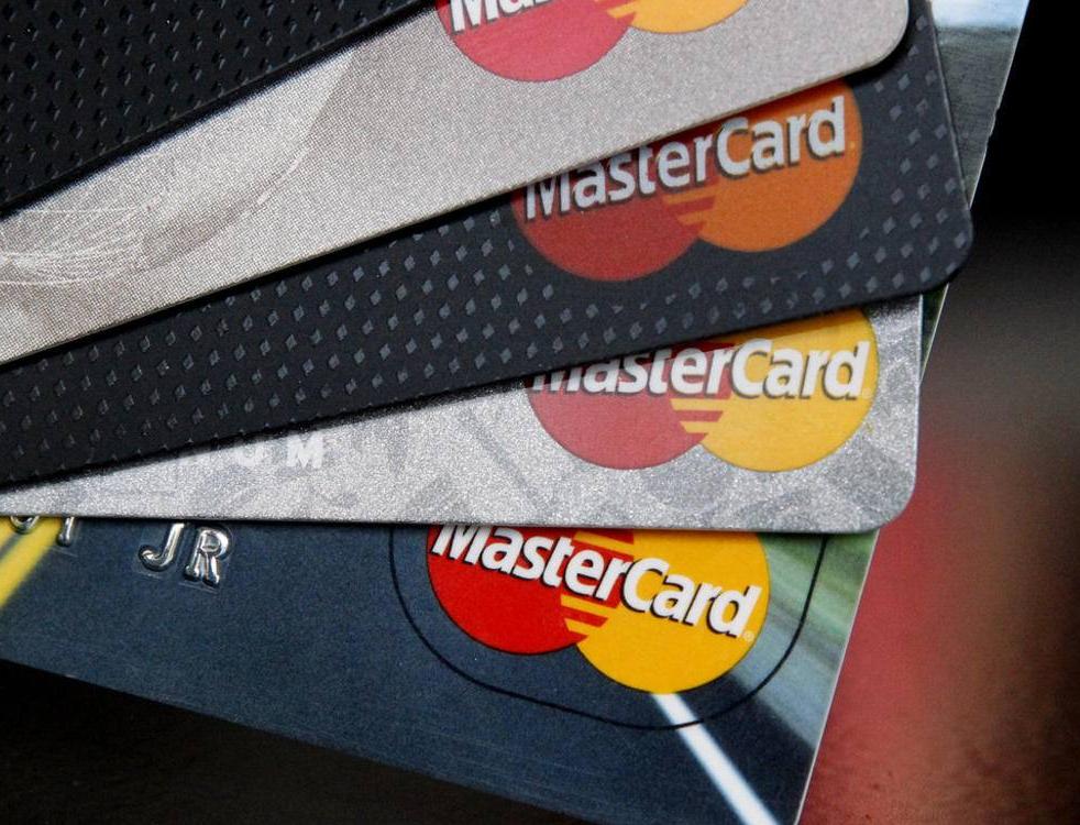 Переработка дня: экосумка MasterCard с функцией бесконтактной оплаты