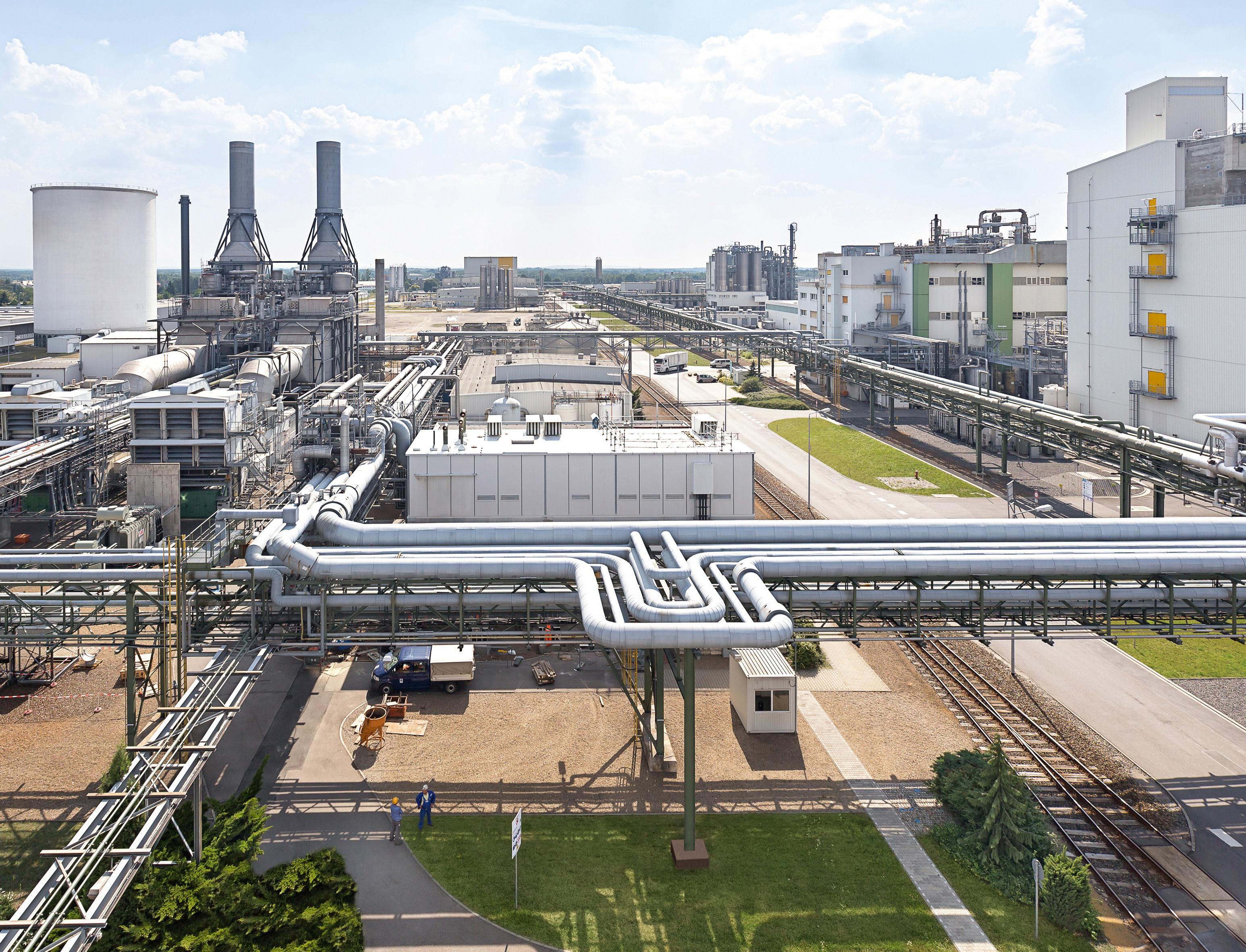 Как BASF строит завод по производству аккумуляторов, который будет оснащать до 400 000 электромобилей ежегодно