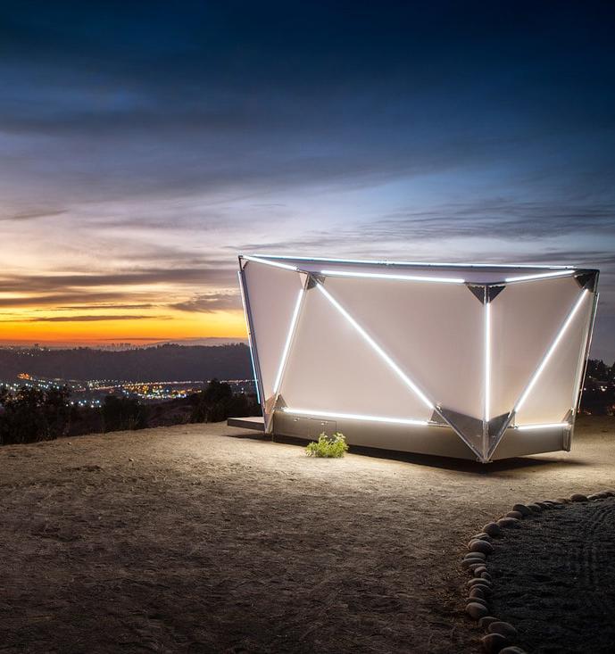 Экс-сотрудники Илона Маска разработали палатку на солнечных батареях