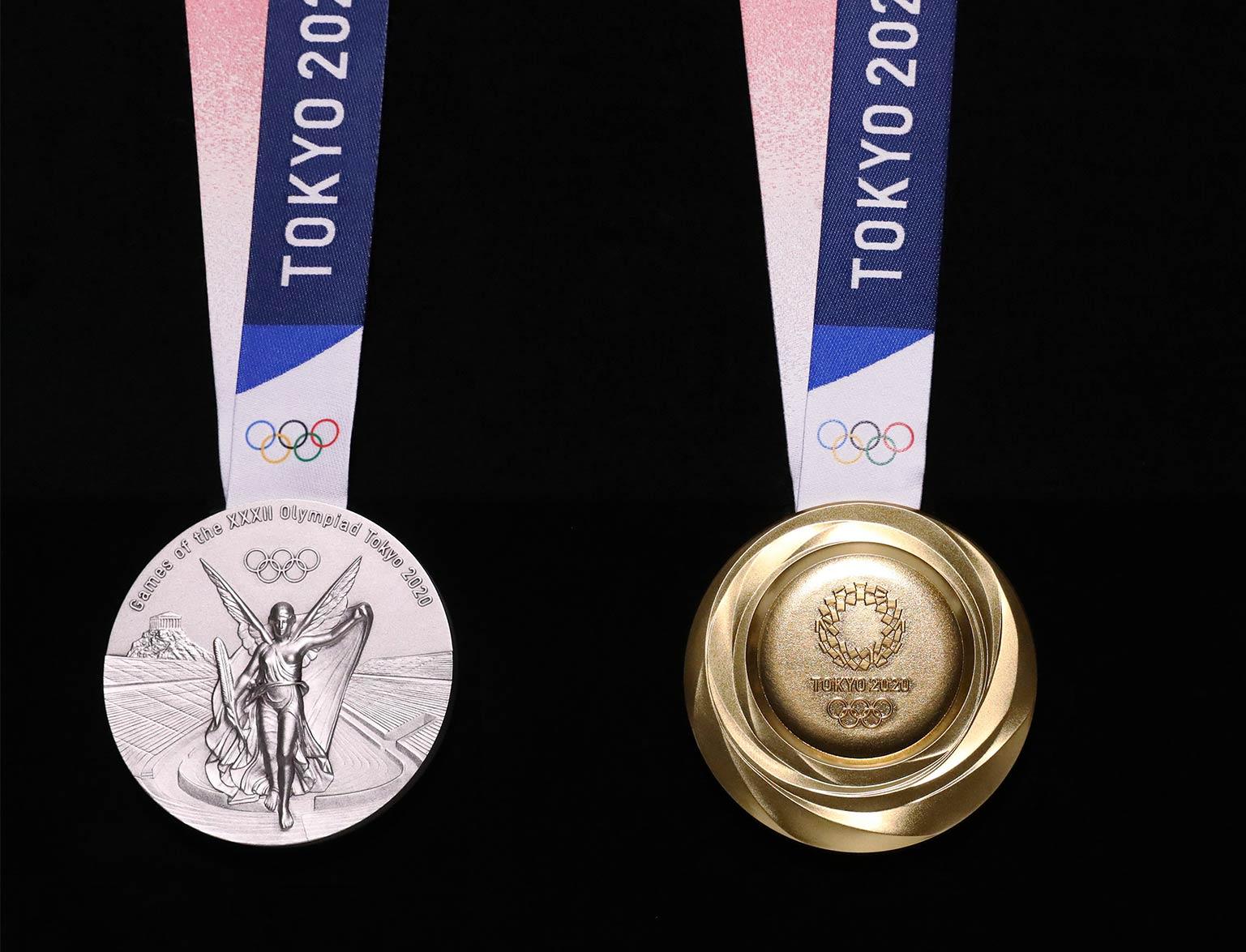 В Токио представили медали Олимпиады из переработанных гаджетов