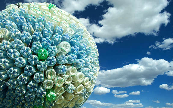 В Днепропетровске появится огромный шар из пластиковых бутылок