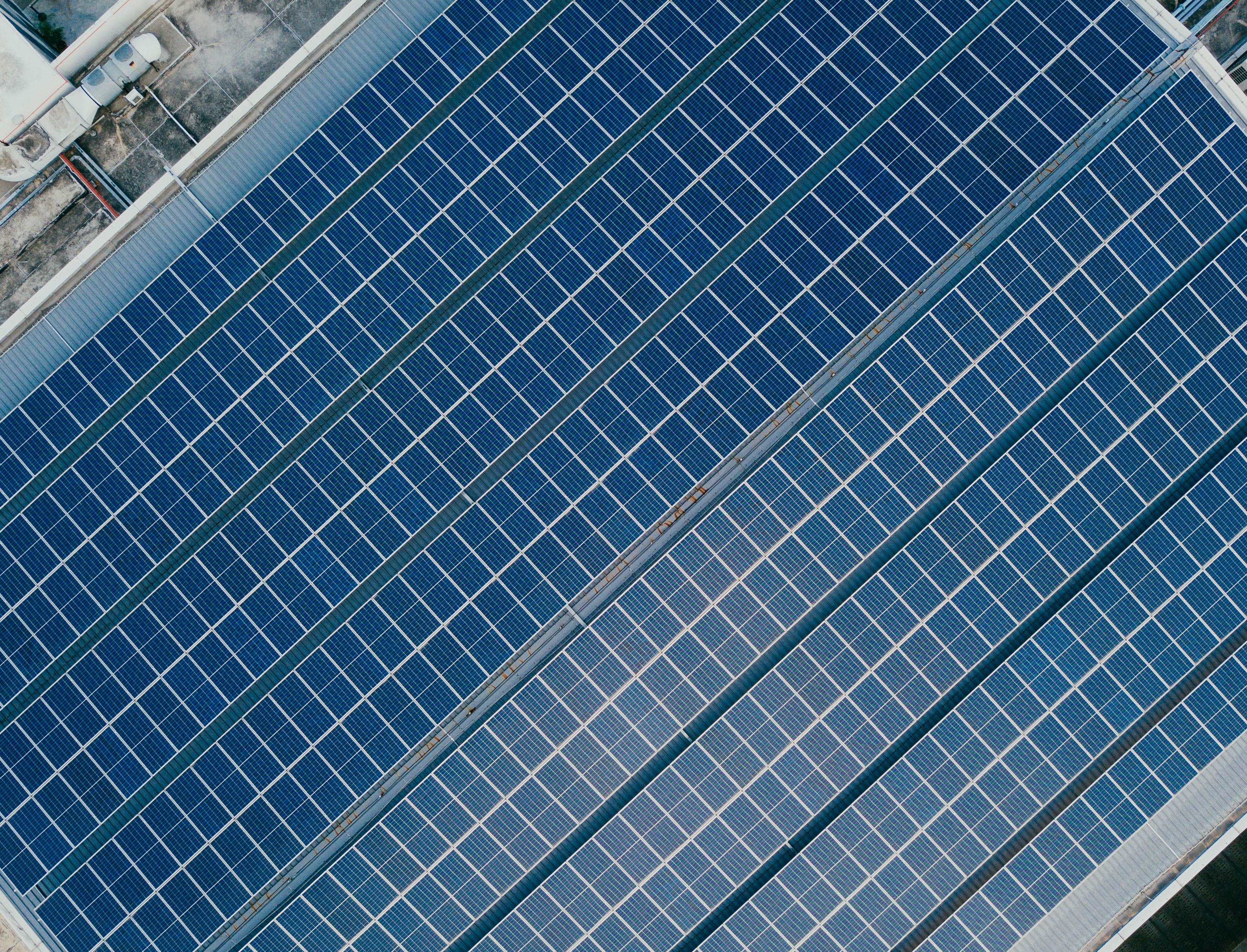 В 2021 году для солнечных батарей не будет хватать стекла
