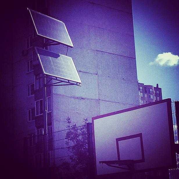 Instagram дня: фонари спортплощадки в Жулебино работают на солнечных батареях
