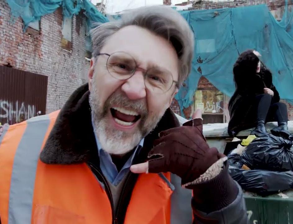 Видео дня: Шнуров выпустил клип про мусорный коллапс в Петербурге