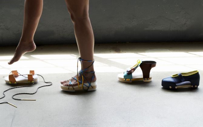 Модельер из Нидерландов придумал экологичную обувь-трансформер