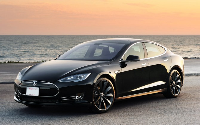 Tesla Model S стала самым популярным электромобилем в России