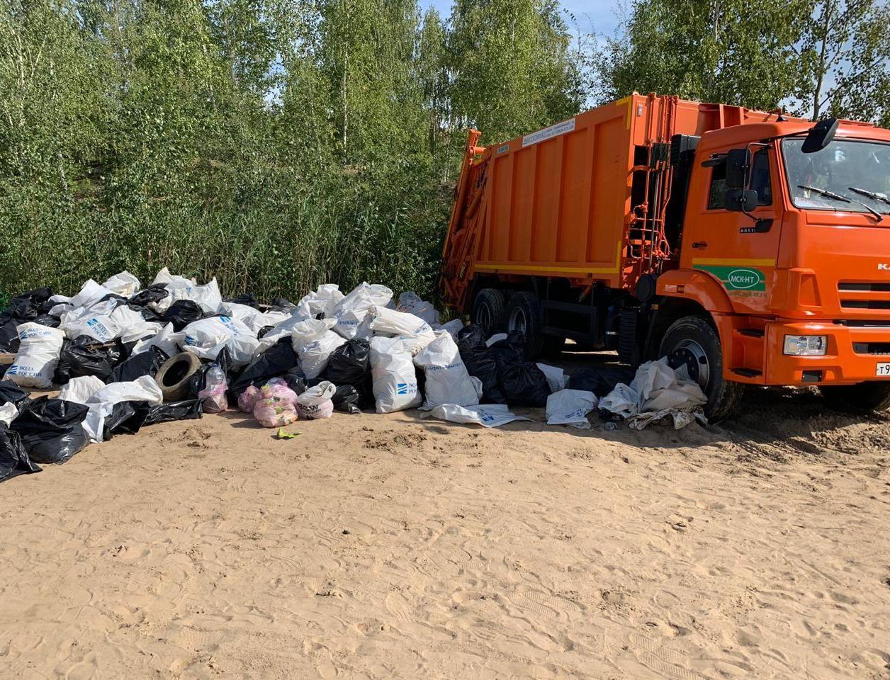 Волонтеры в рамках всероссийской акции очистили от мусора озера в Тульской области