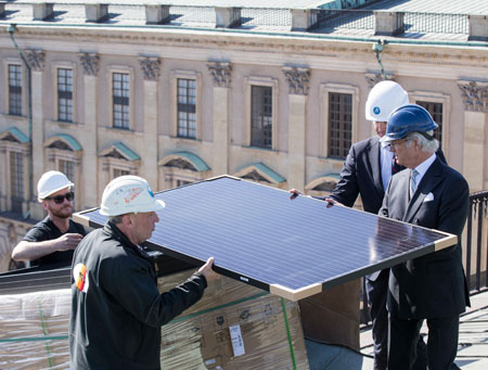 Король Швеции установил на крыше дворца солнечные батареи