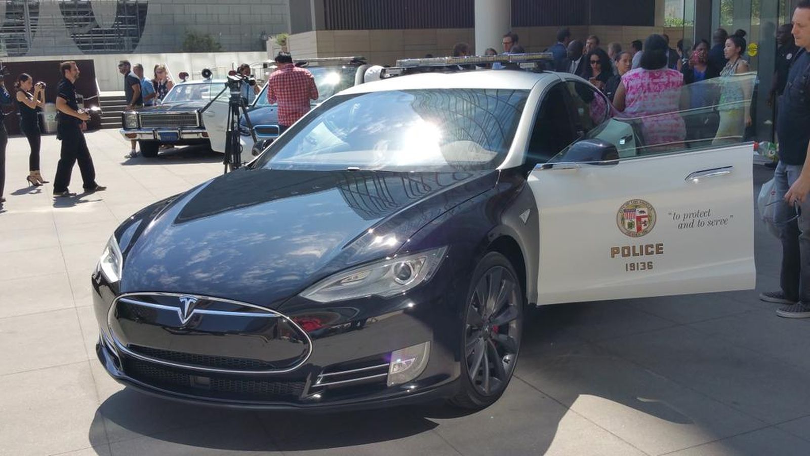 Полиция Лос-Анджелеса пересядет на электромобили