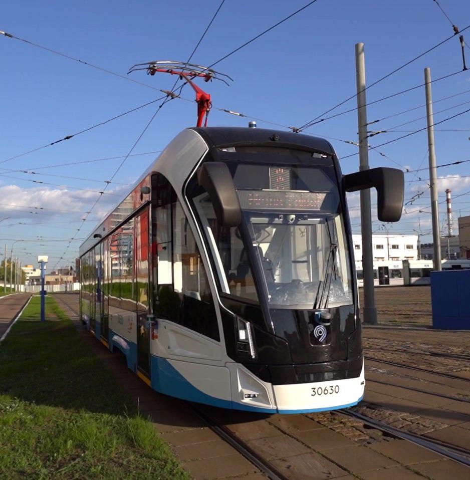 Первый беспилотный трамвай курсирует по улицам Москвы 