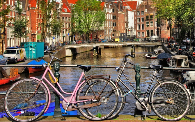 Весь транспорт в Амстердаме станет экологичным
