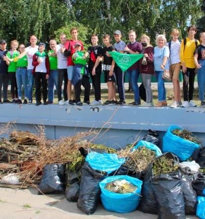 Экоактивисты Пензы собрали мусор на берегу реки Суры