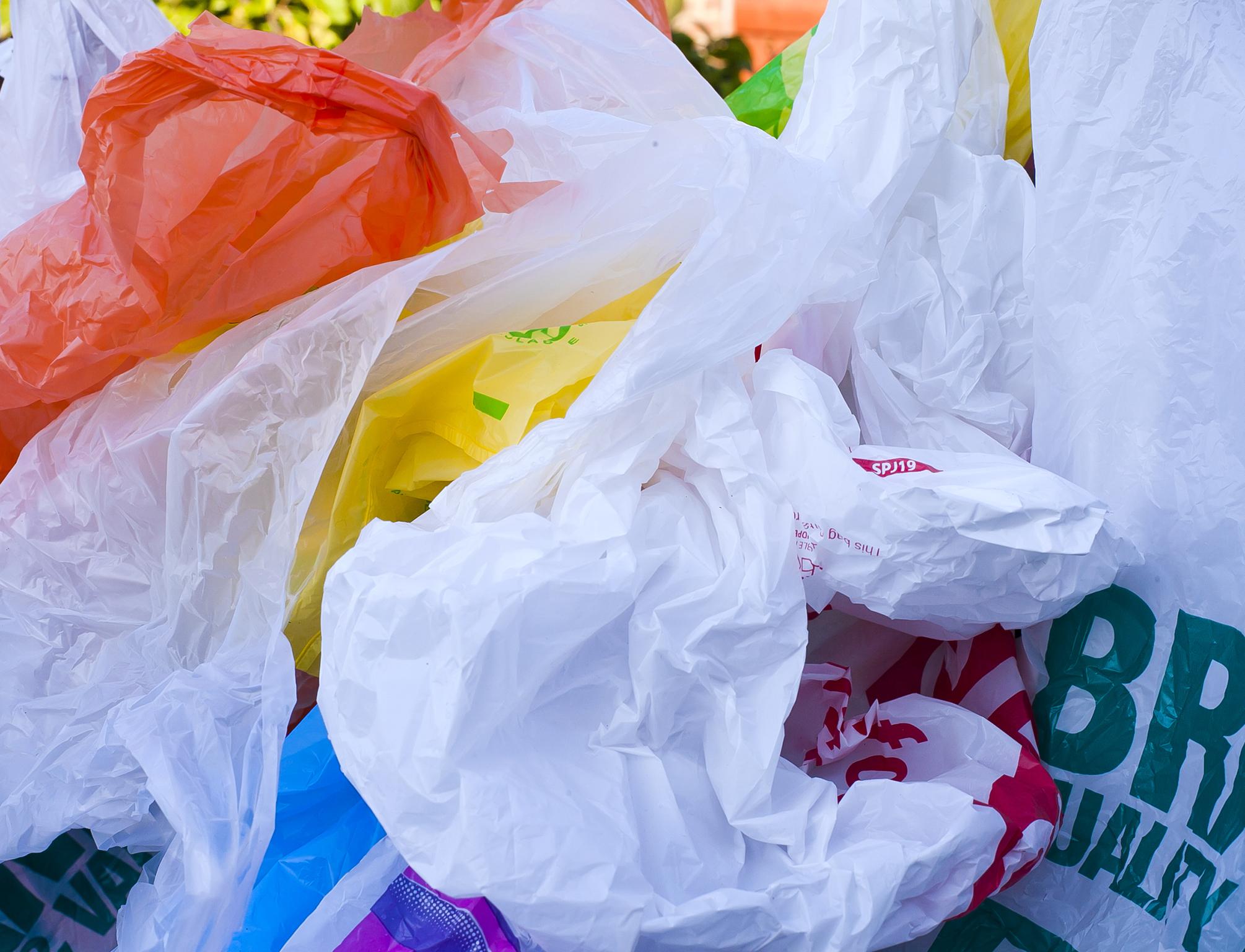 В Украине запретят использовать пластиковые пакеты