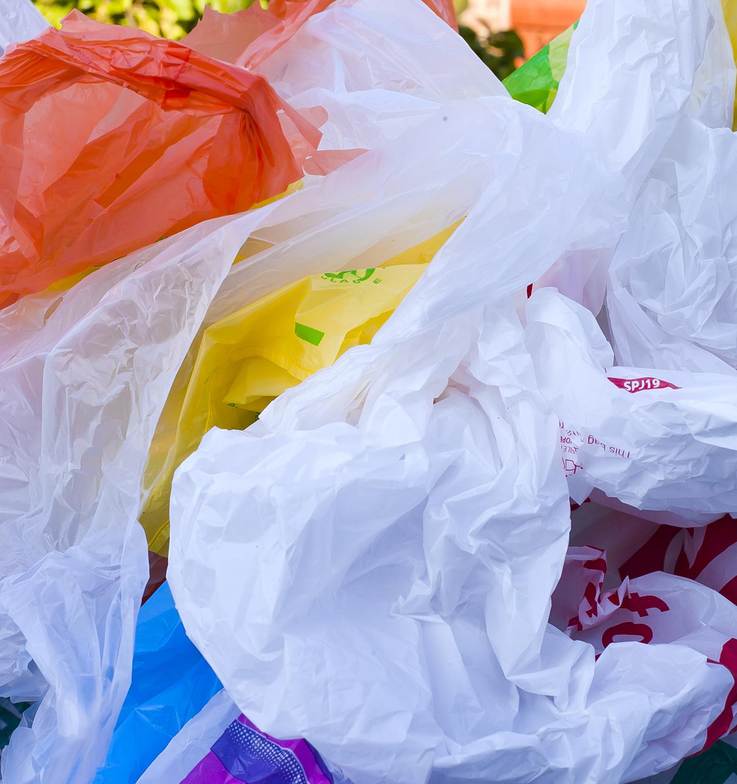 В Украине запретят использовать пластиковые пакеты