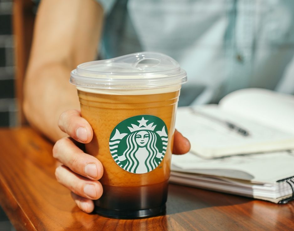 Starbucks откажется от пластиковых трубочек к 2020 году