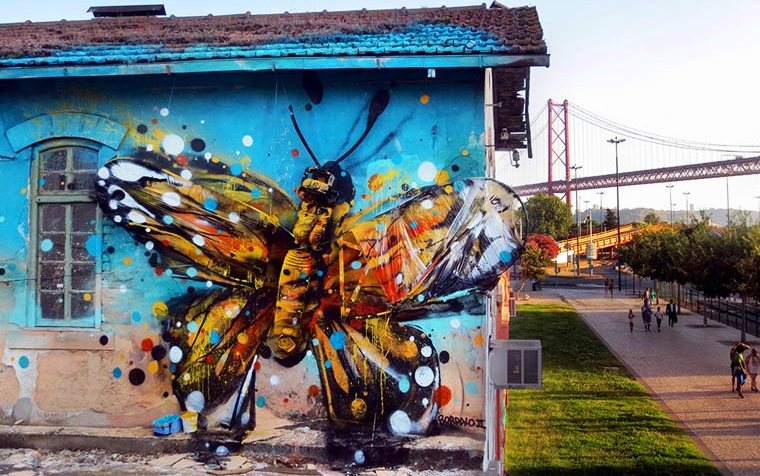 Португальский художник сделал граффити из мусора