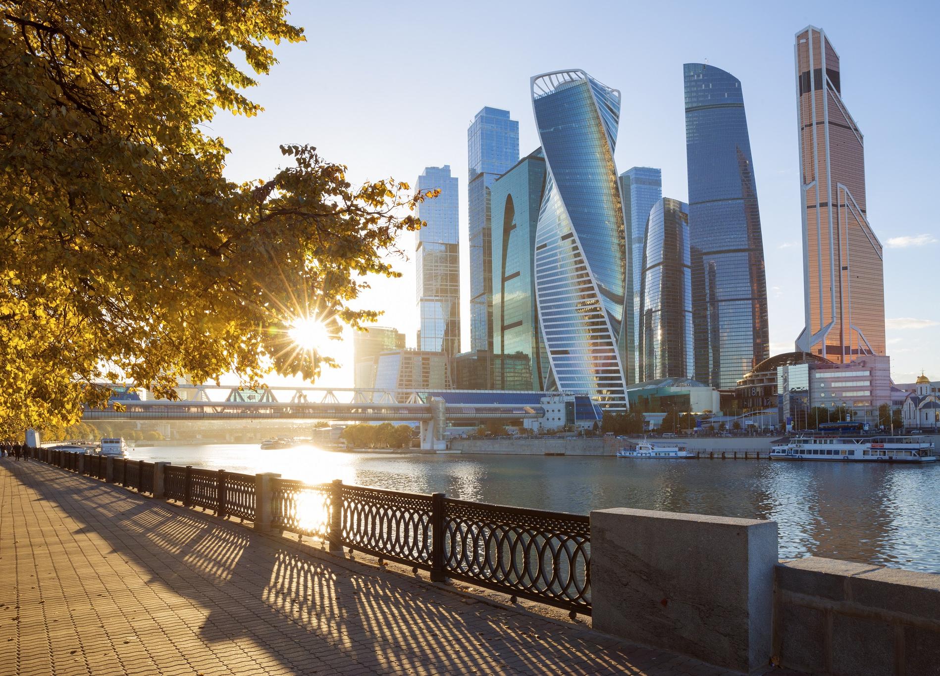 Самые экологичные проекты Москвы: дом с нулевым потреблением энергии, бесконечные набережные и транспорт будущего 