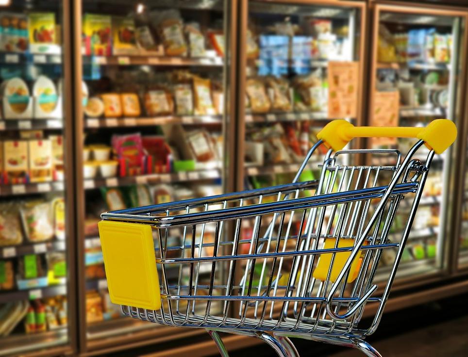 Госдума РФ планирует снизить налоги для магазинов за раздачу продуктов с истекающим сроком годности