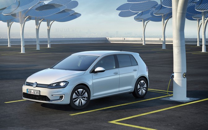 Volkswagen выпустил видеоролики об электромобиле e-Golf