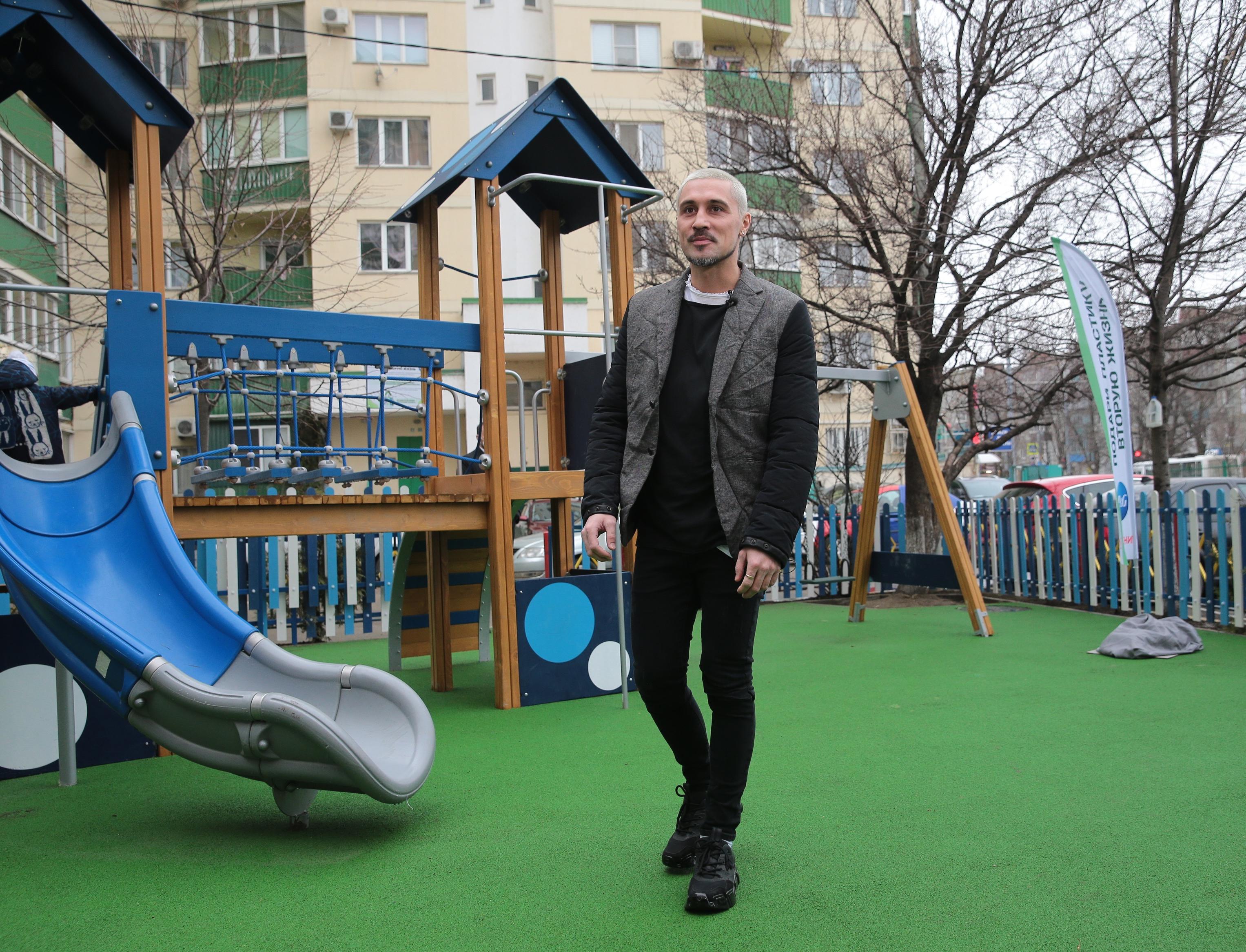 Как Дима Билан открыл в Краснодаре первую детскую площадку из переработанного пластика