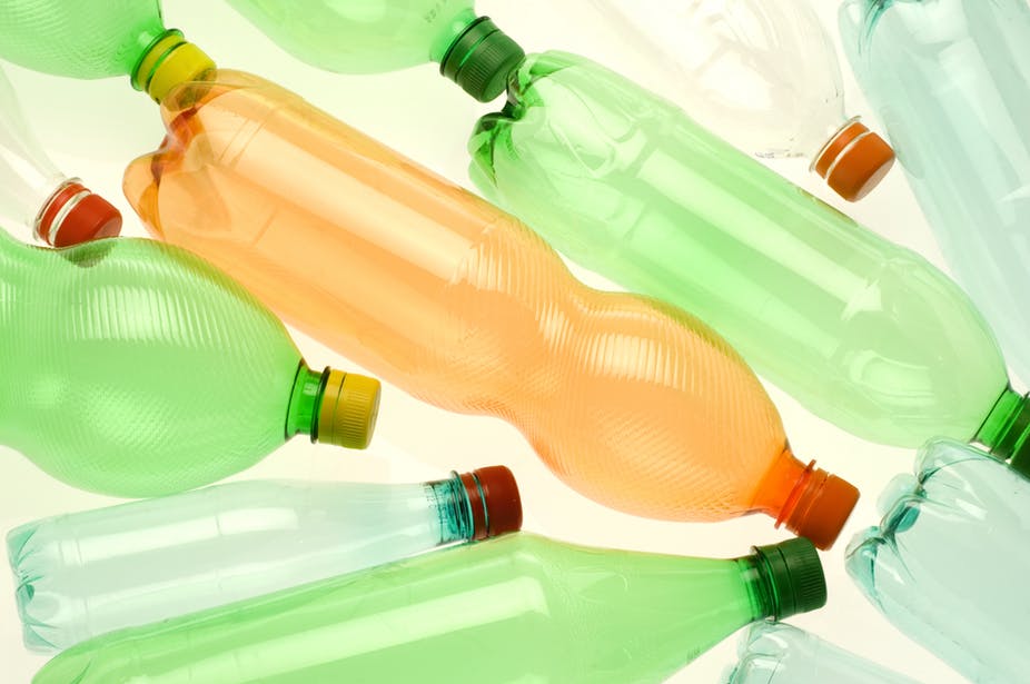 Южная Корея перестанет производить цветные пластиковые бутылки
