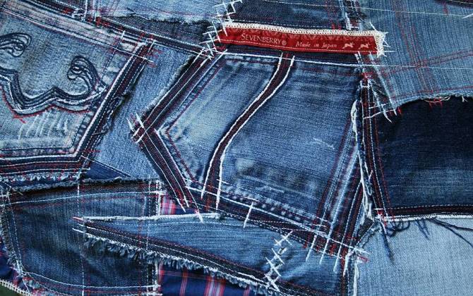 В CharityShop научат делать модные вещи из старых джинсов