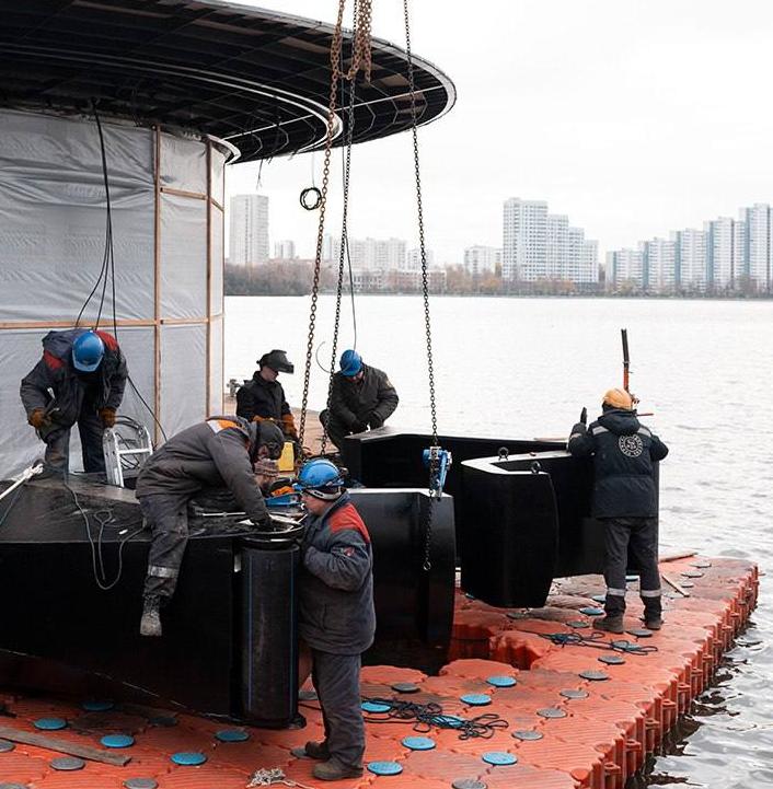 В Москве монтируют пять новых причалов для электросудов 