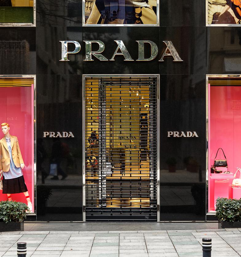 Prada планирует выйти на рынок секонд-хенда